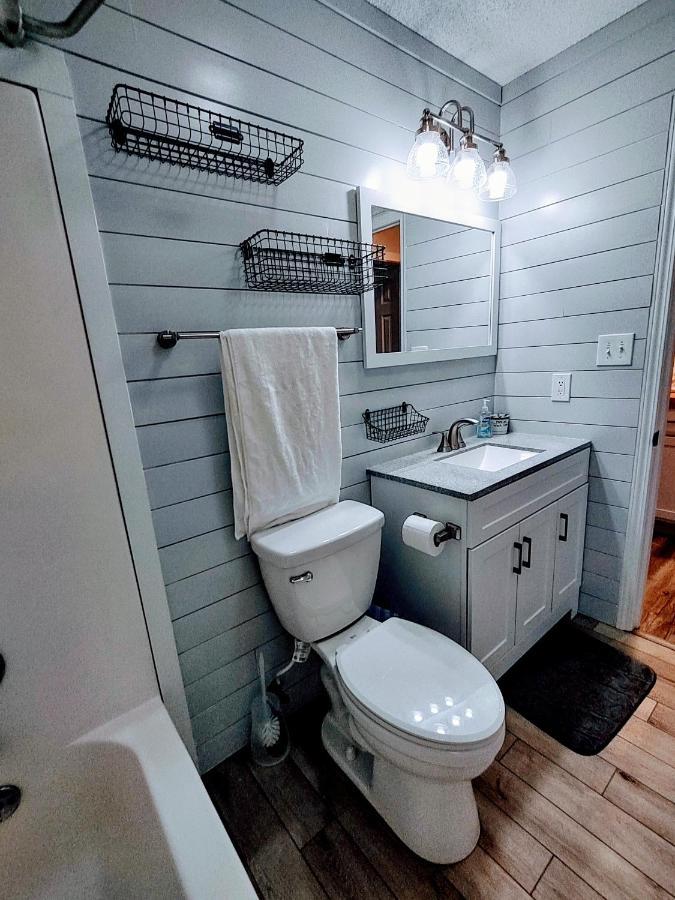 F Lakefront! Remodeled, Sleeps 4, Boat Slip, Patio, Wifi, Cable, Pool 오사지비치 외부 사진
