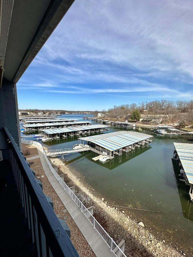 F Lakefront! Remodeled, Sleeps 4, Boat Slip, Patio, Wifi, Cable, Pool 오사지비치 외부 사진