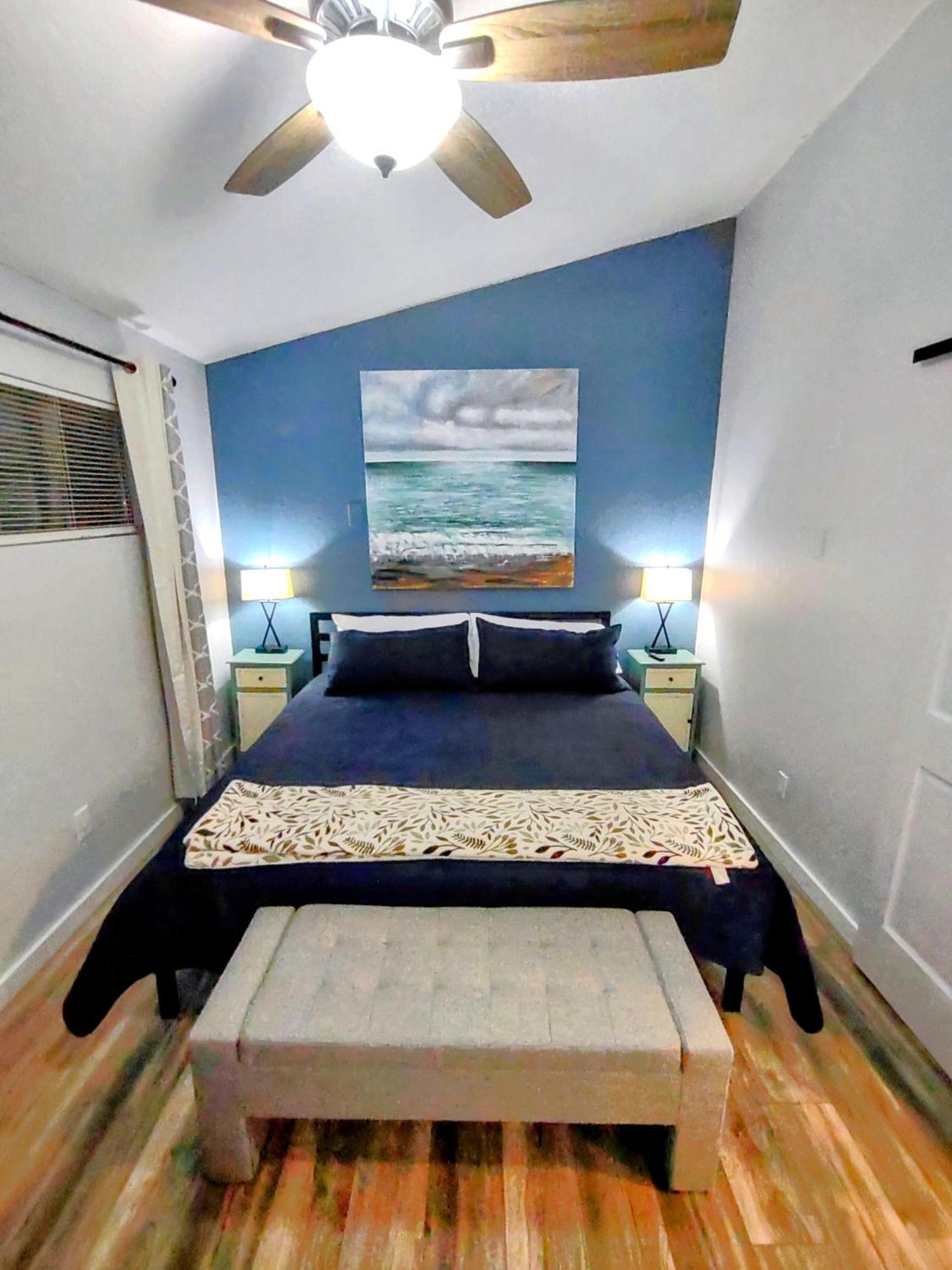 F Lakefront! Remodeled, Sleeps 4, Boat Slip, Patio, Wifi, Cable, Pool 오사지비치 외부 사진